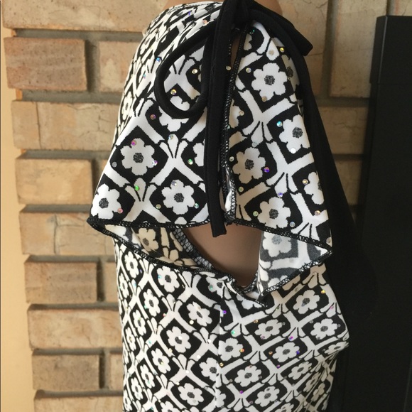 WET SEAL butterfly sleeve top - Picture 3 of 6